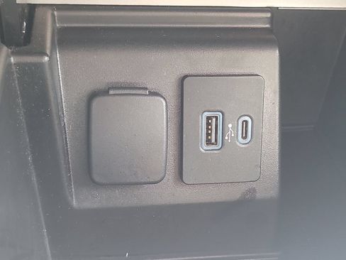 Used 2020 Ford Explorer XLT w/ Equipment Group 202A RWD image 29
