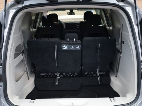 Used 2017 Chrysler Pacifica LX w/ Tire & Wheel Group image 11