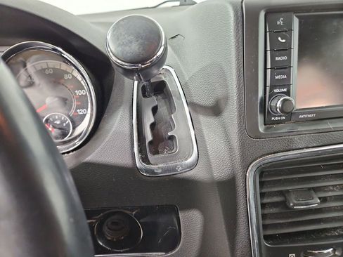 Used 2018 Dodge Grand Caravan SXT image 23