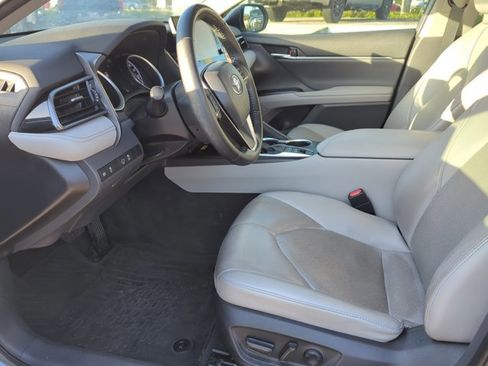 Certified 2022 Toyota Camry XLE FWD image 9