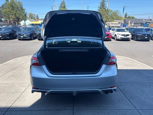 Used 2018 Toyota Camry SE FWD image 8