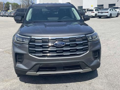 Used 2025 Ford Explorer Active AWD/4WD image 2