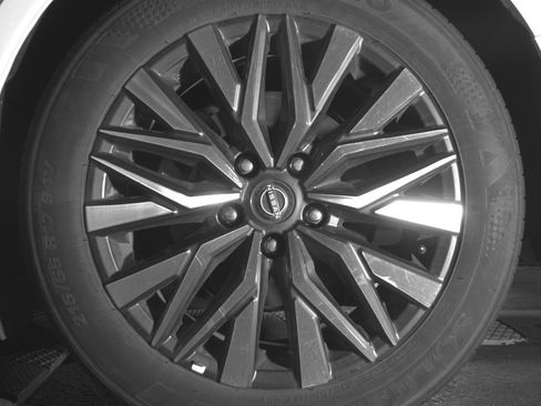 Used 2025 Nissan Altima 2.5 SV FWD image 14