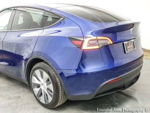 Used 2020 Tesla Model Y Long Range image 9