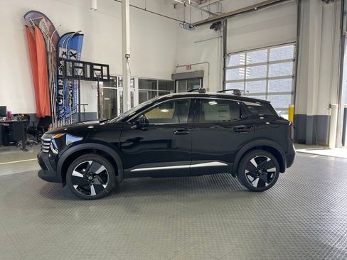 New 2026 Nissan Kicks SR w/ Cold Weather Package FWD image 5
