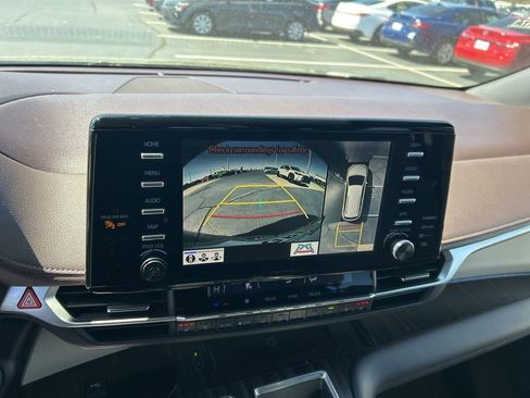 Used 2021 Toyota Sienna Platinum image 13