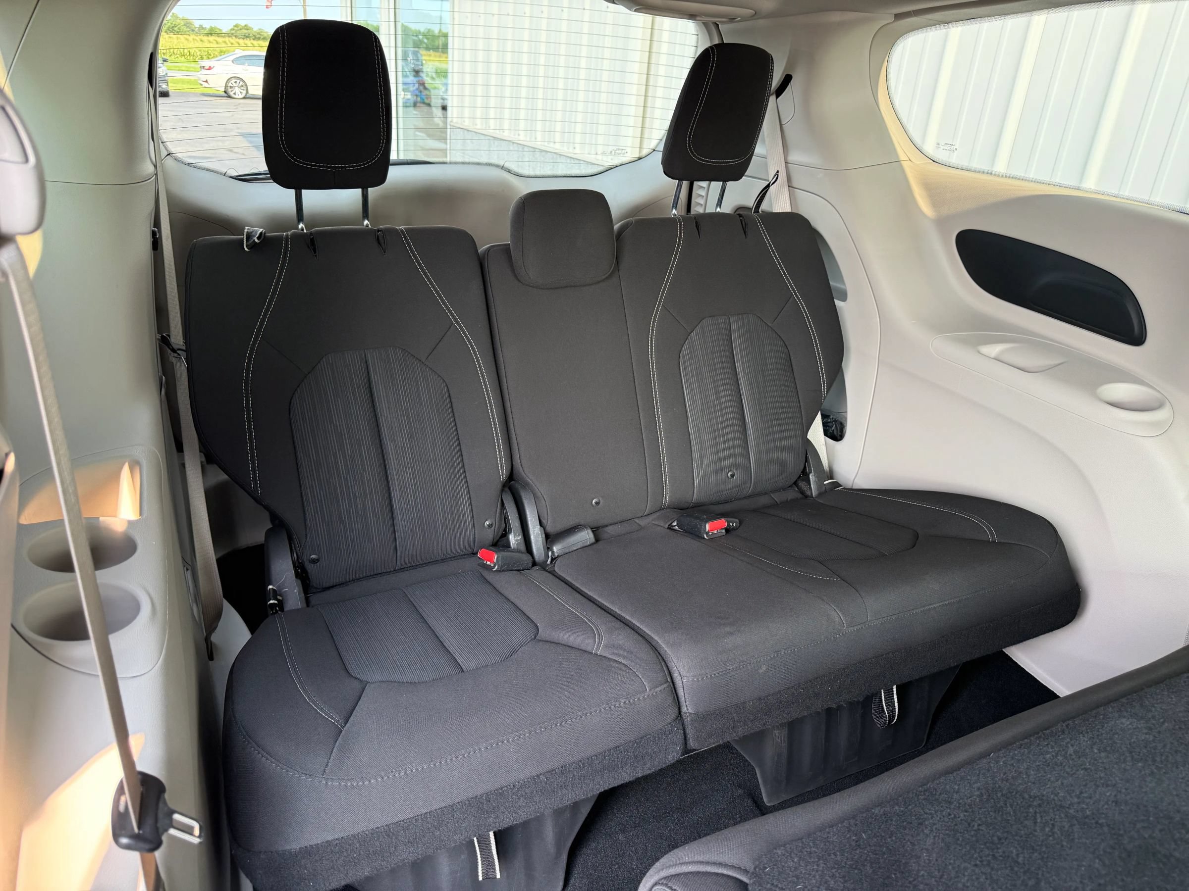 Used 2020 Chrysler Voyager L FWD image 34