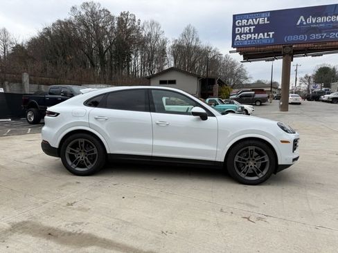 Used 2024 Porsche Cayenne Coupe image 3