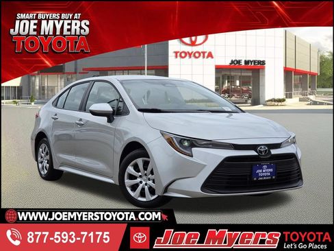 Used 2025 Toyota Corolla LE FWD image 1