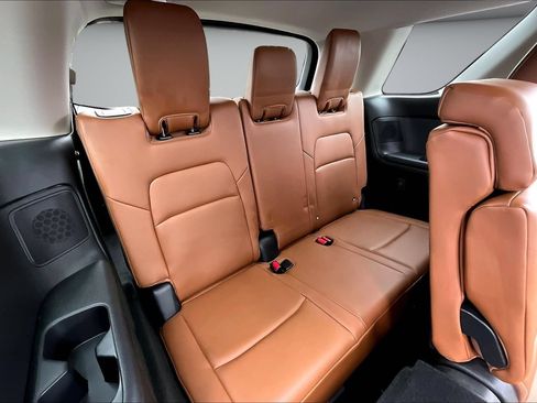 Used 2025 Nissan Pathfinder Platinum AWD/4WD image 26