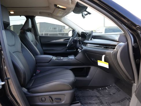 Certified 2026 INFINITI QX60 Luxe w/ Cargo Package FWD image 23