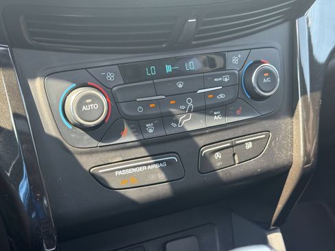 Used 2017 Ford Escape Titanium FWD image 27