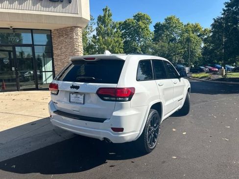 Used 2018 Jeep Grand Cherokee Altitude AWD/4WD image 7