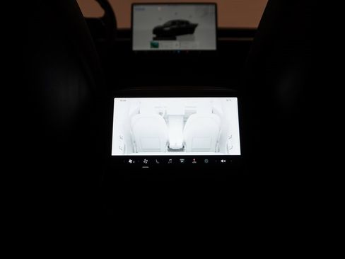 Used 2025 Tesla Model 3 Long Range image 17