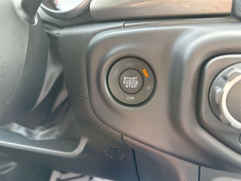 Used 2023 Jeep Gladiator Overland image 16