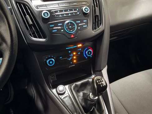 Used 2015 Ford Focus SE image 33