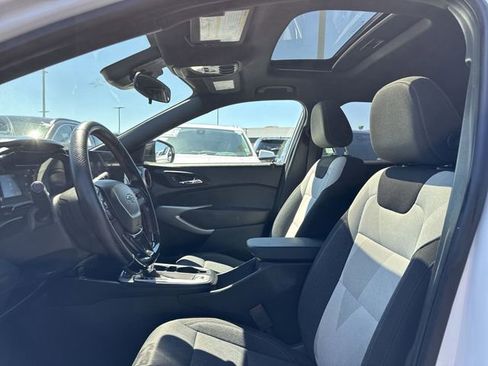 Used 2024 Chevrolet Trax RS w/ Sunroof Package FWD image 11