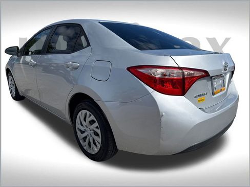 Used 2018 Toyota Corolla LE image 7