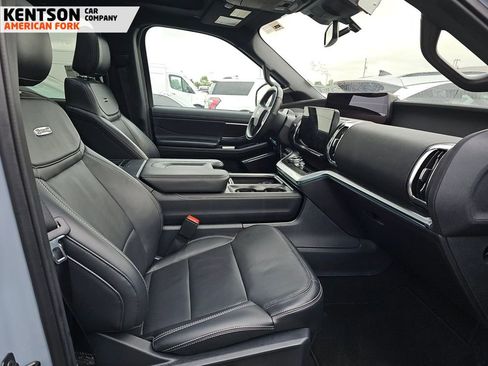 Used 2025 Ford Expedition Platinum w/ Stealth Appearance Package AWD/4WD image 8