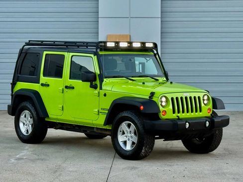 Used 2013 Jeep Wrangler Unlimited Sport image 2