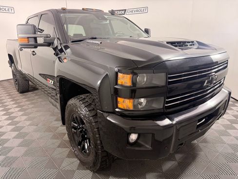 Used 2019 Chevrolet Silverado 2500 LTZ w/ Midnight Edition AWD/4WD image 8