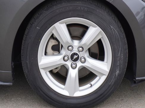 Used 2017 Ford Mustang Coupe image 5