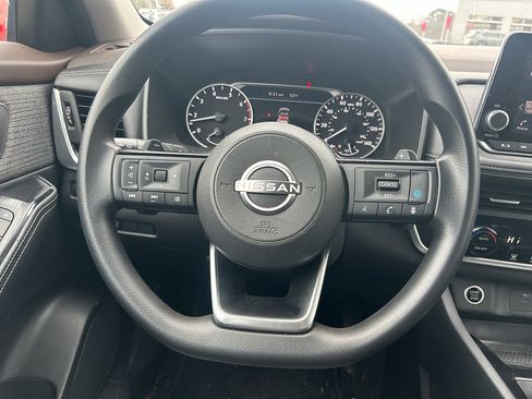 Used 2023 Nissan Rogue SV image 14