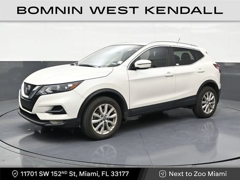 Used 2022 Nissan Rogue Sport SV FWD image 1