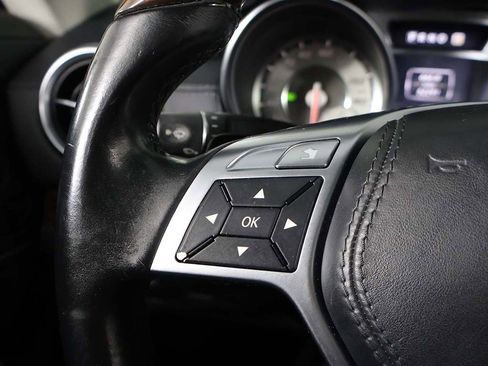 Used 2013 Mercedes-Benz SL 550 w/ Premium Pkg image 33