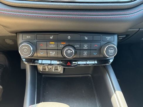 Used 2025 Dodge Durango GT AWD/4WD image 18