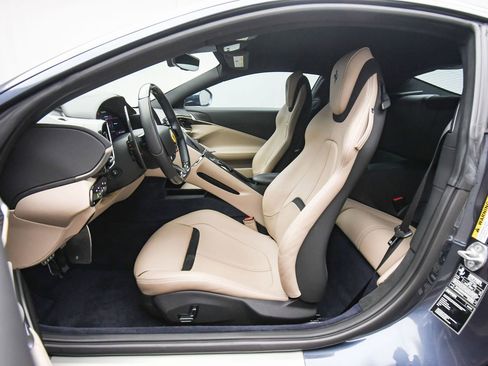 Certified 2022 Ferrari Roma image 19