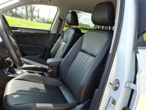 Used 2023 Volkswagen Tiguan SE AWD/4WD image 12