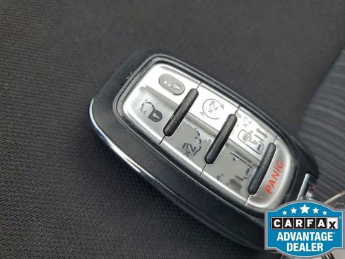 Used 2021 Chrysler Pacifica Touring w/ S Appearance Package image 38
