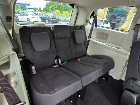 Used 2018 Dodge Grand Caravan SE w/ UConnect Hands-Free Group FWD image 28