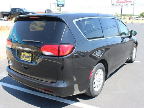 Used 2023 Chrysler Voyager LX FWD image 8