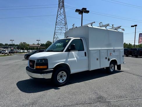New 2025 GMC Savana 3500 w/ Power Convenience Package RWD image 2