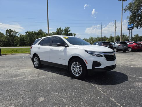 Certified 2024 Chevrolet Equinox LS FWD image 2