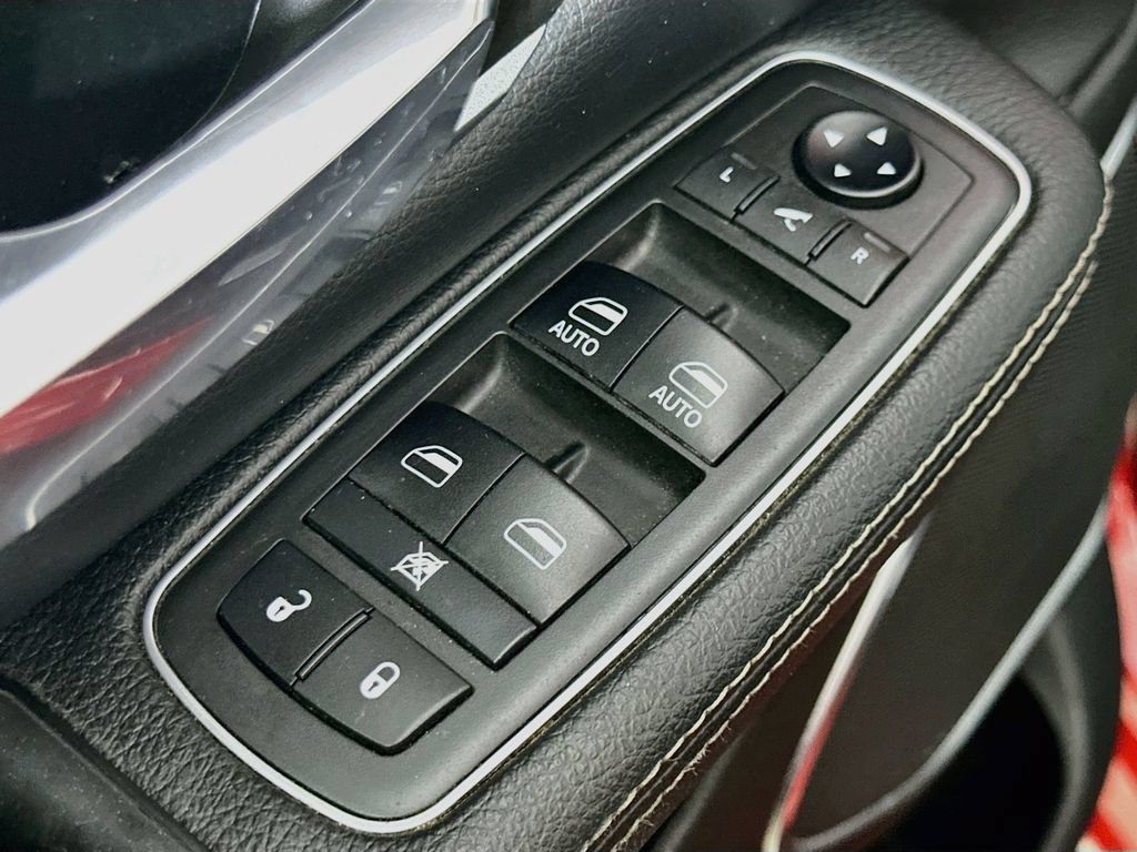 Used 2019 RAM 1500 Laramie RWD image 21