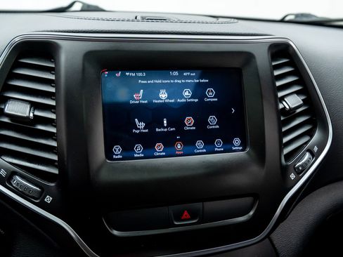 Used 2019 Jeep Cherokee Latitude w/ Cold Weather Group FWD image 25