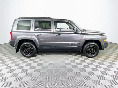 Used 2017 Jeep Patriot Sport w/ Power Value Group AWD/4WD image 10
