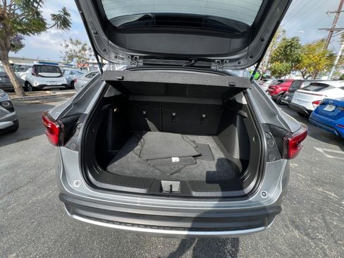 Used 2025 Chevrolet Trax LT FWD image 36
