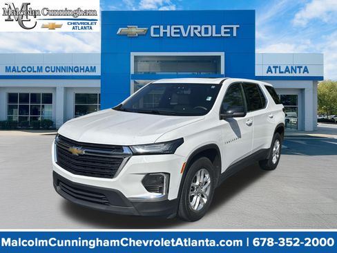 Used 2022 Chevrolet Traverse LS FWD image 1