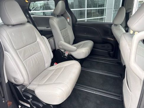 Used 2017 Toyota Sienna Limited AWD/4WD image 35