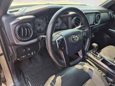 Used 2020 Toyota Tacoma TRD Off-Road w/ TRD Premium Off Road Package AWD/4WD image 9