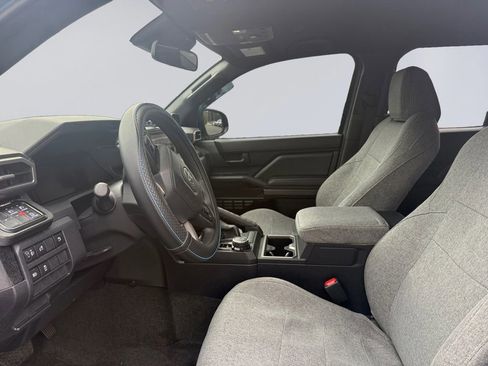 Used 2025 Toyota 4Runner SR5 AWD/4WD image 11
