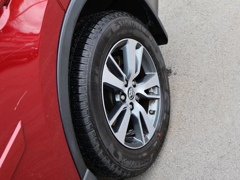 Used 2018 Toyota RAV4 XLE AWD/4WD image 29