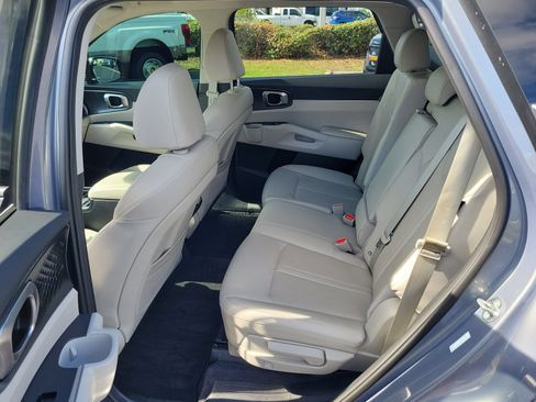 Used 2025 Kia Sorento S FWD image 10