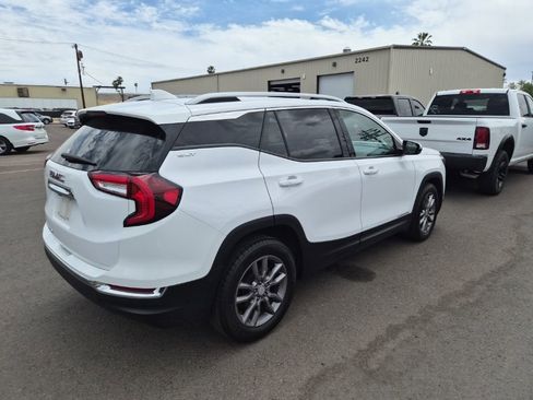 Used 2024 GMC Terrain SLT image 8