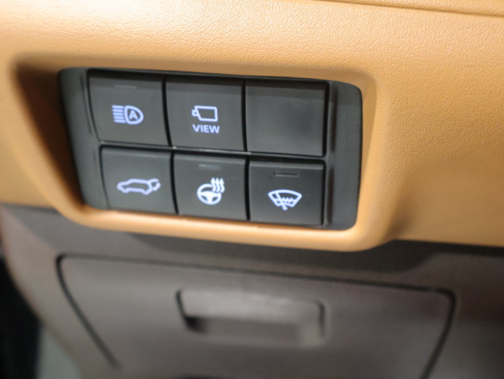Used 2020 Toyota Highlander Platinum AWD/4WD image 30