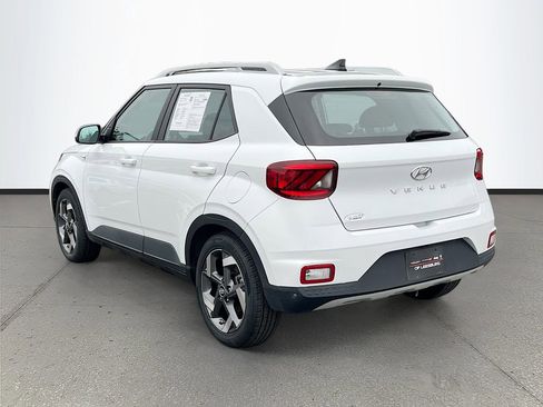 Used 2021 Hyundai Venue SEL w/ Cargo Package image 5